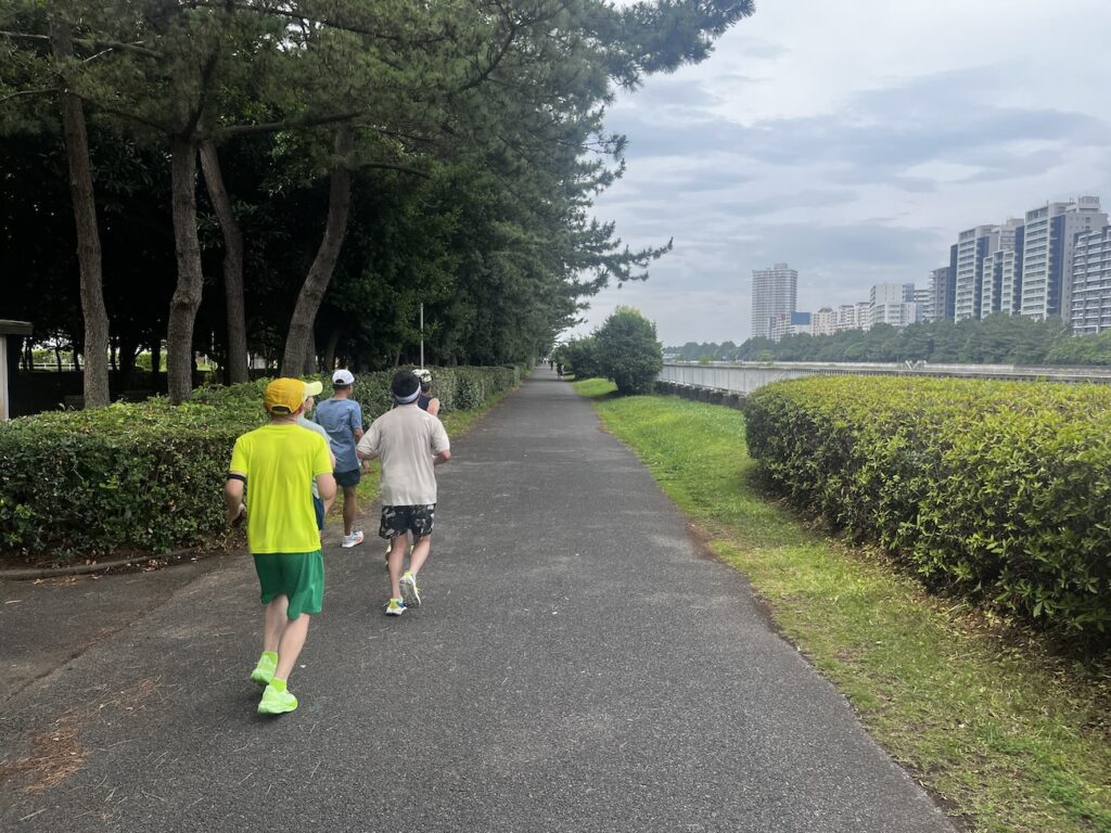 幕張ベイ・ランニングクラブ稲毛ヨットハーバー〜稲毛海浜公園ランニング練習会