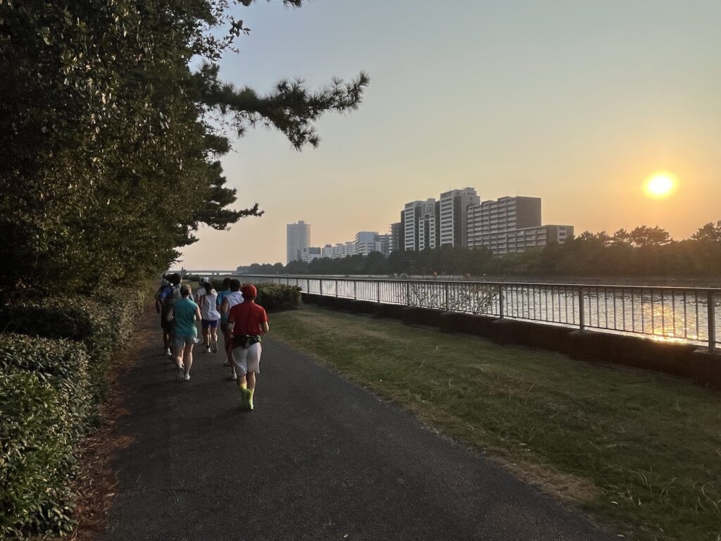 検見川浜駅〜稲毛の桟橋往復10kmランニング練習会【幕張ベイ・ランニングクラブ】