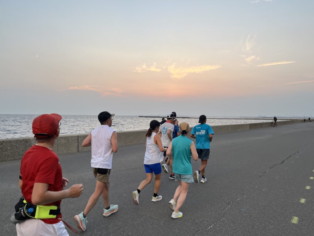 検見川浜駅〜稲毛の桟橋往復10kmランニング練習会【幕張ベイ・ランニングクラブ】