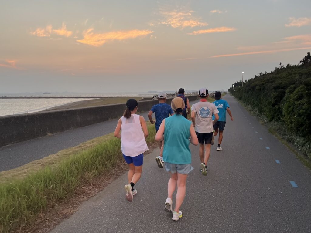 検見川浜駅〜稲毛の桟橋往復10kmランニング練習会【幕張ベイ・ランニングクラブ】
