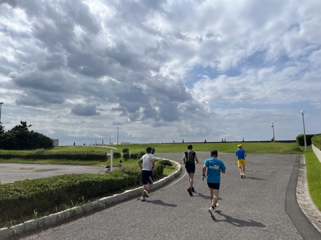 幕張ベイ・ランニングクラブ　稲毛ヨットハーバー〜稲毛海浜公園5~20kmランニング練習会