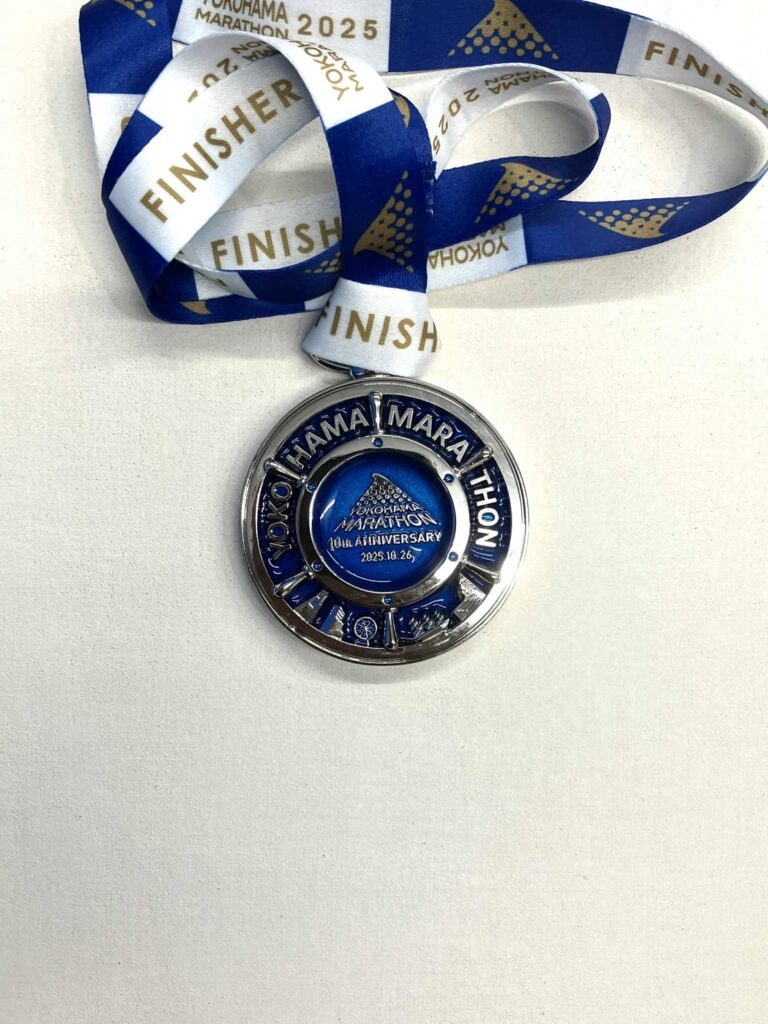 横浜マラソン2025の完走メダル